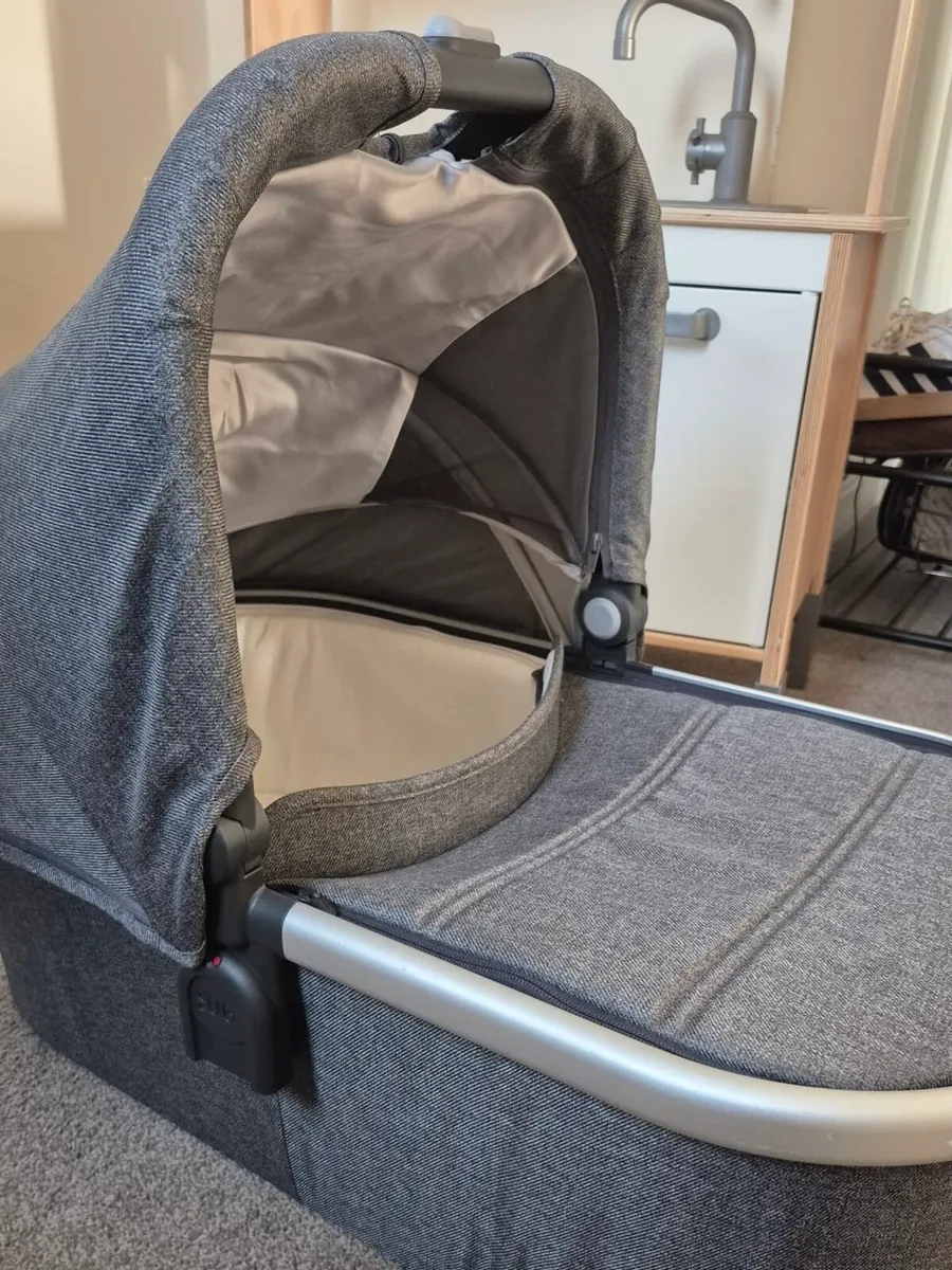 Uppababy Cruz v2 bassinet - Image 1