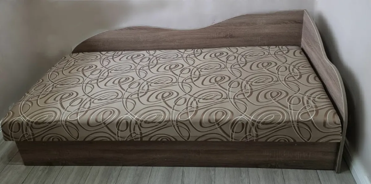 Bed - Image 1