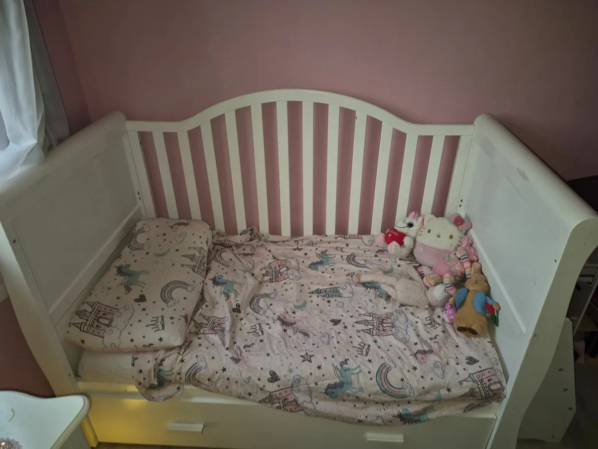 White cot bed - Image 2