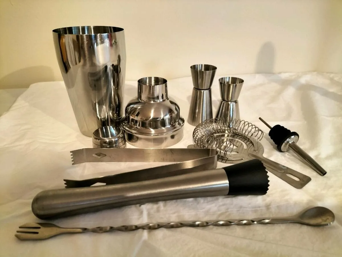 Cocktail Mixing set. Good as new & complete set - Image 1