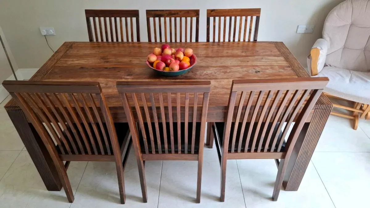 Table and Chairs - Image 2