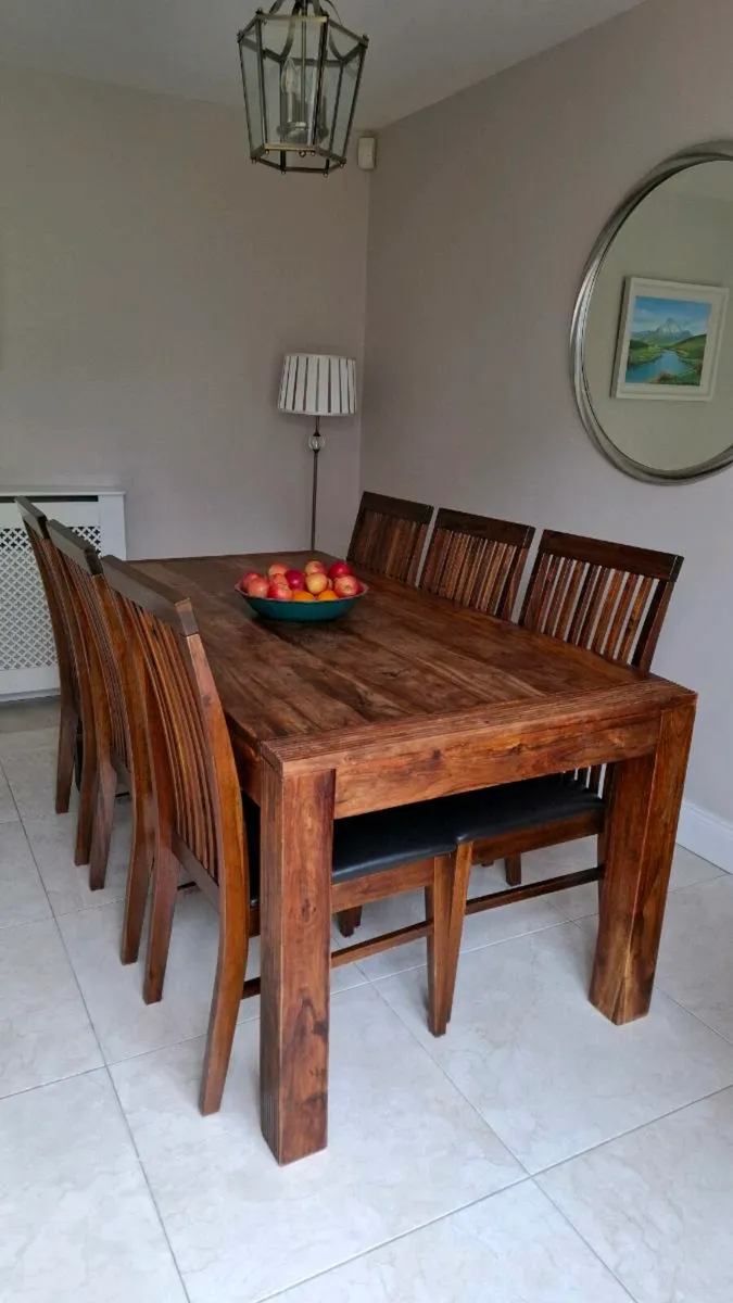 Table and Chairs - Image 3