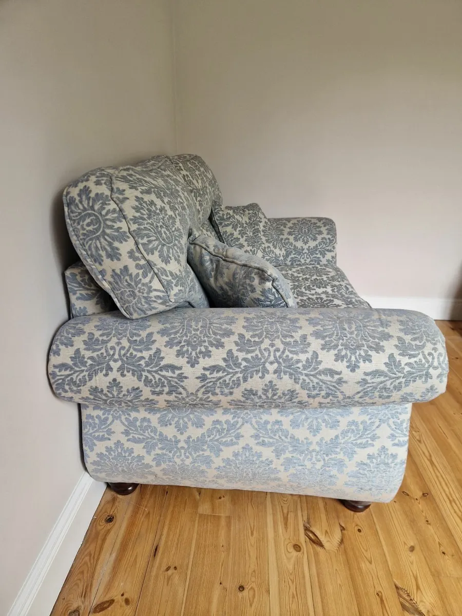 Two and one seater couches - Image 4