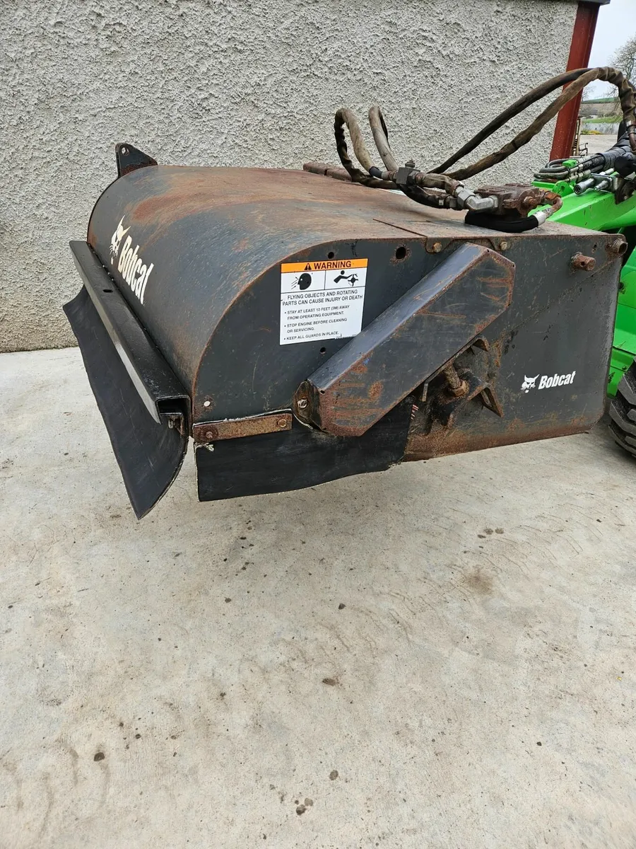 Bobcat/avantSweeper - Image 1