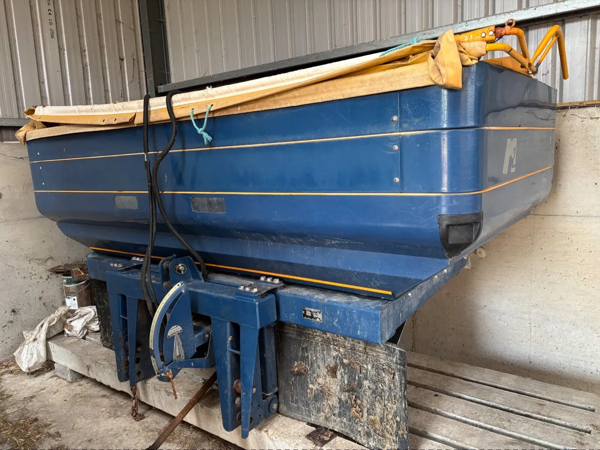 Fertiliser Spreader - Image 3