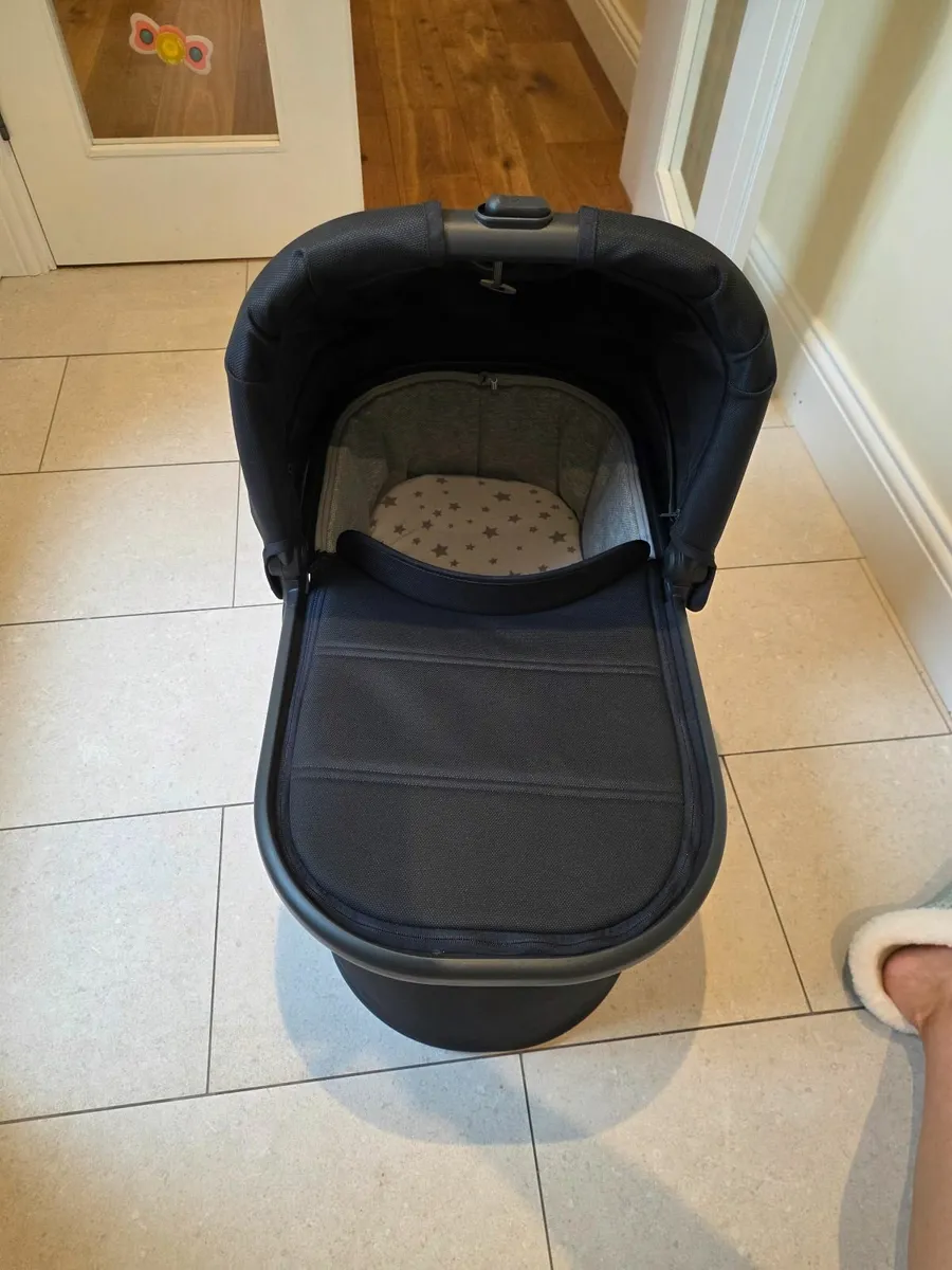 Uppababy Vista V3  bassinet. - Image 2