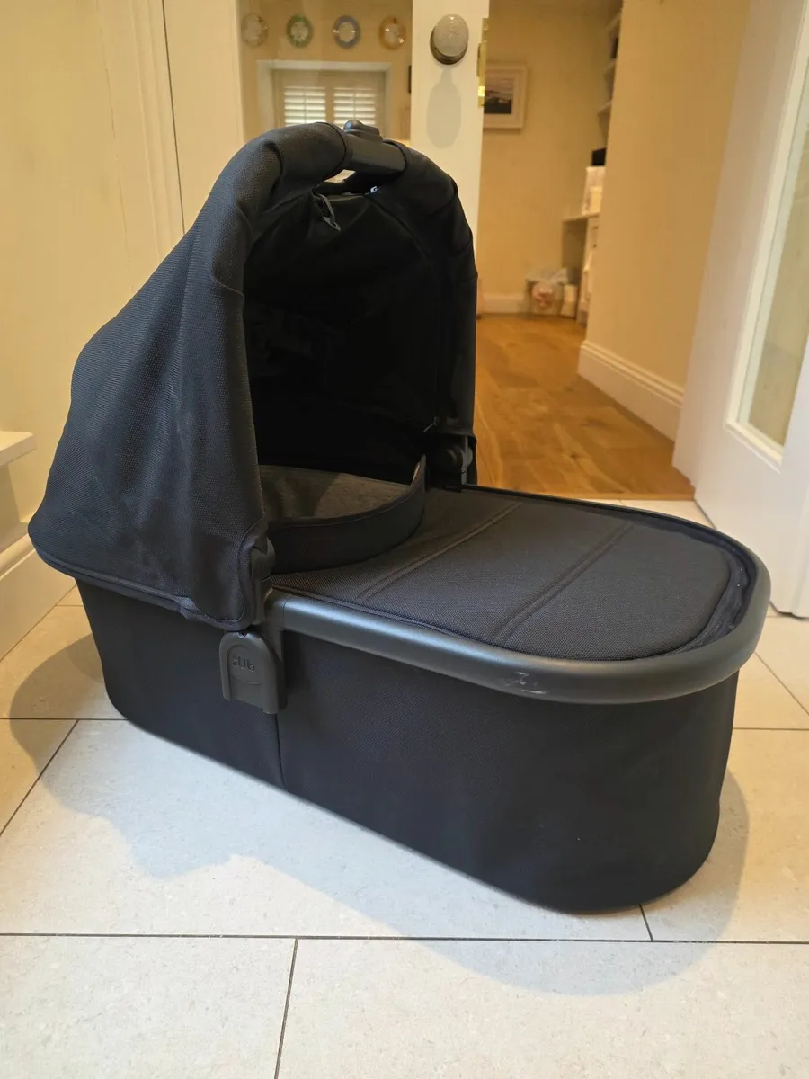 Uppababy Vista V3  bassinet. - Image 1