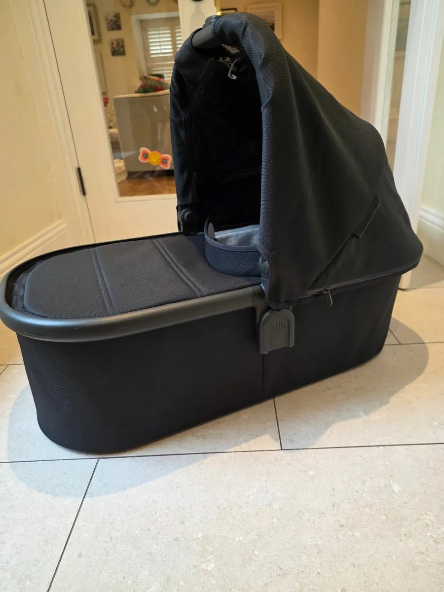 Uppababy Vista V3  bassinet. - Image 4