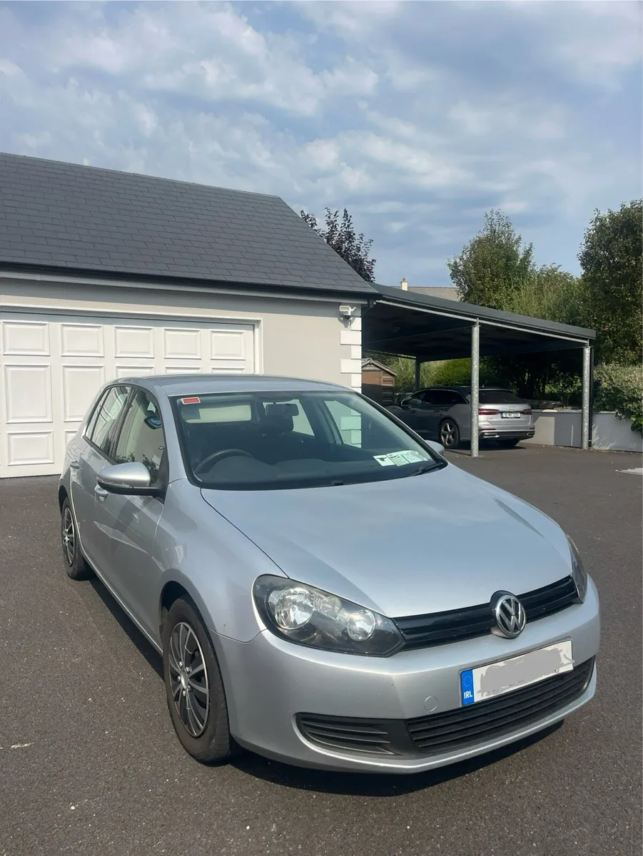 2010 Volkswagen Golf - Image 2