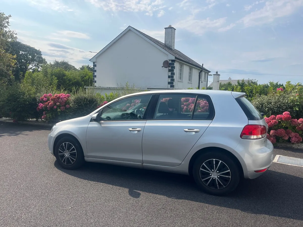 2010 Volkswagen Golf - Image 3