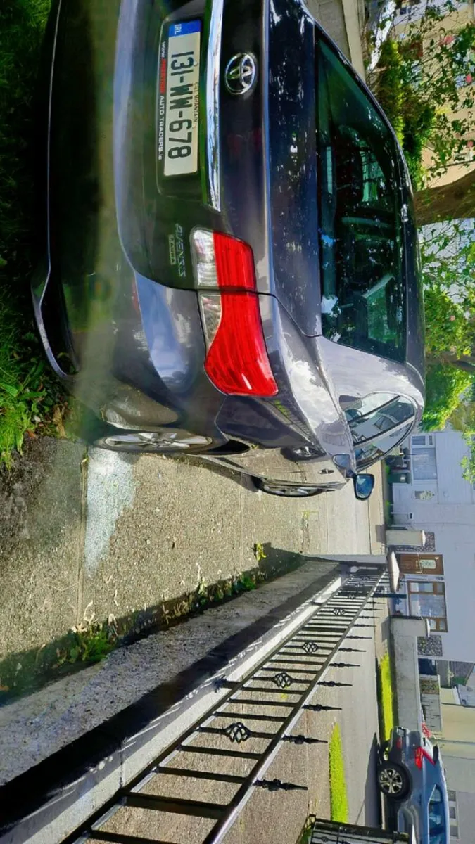 Toyota AVENSIS - Image 2