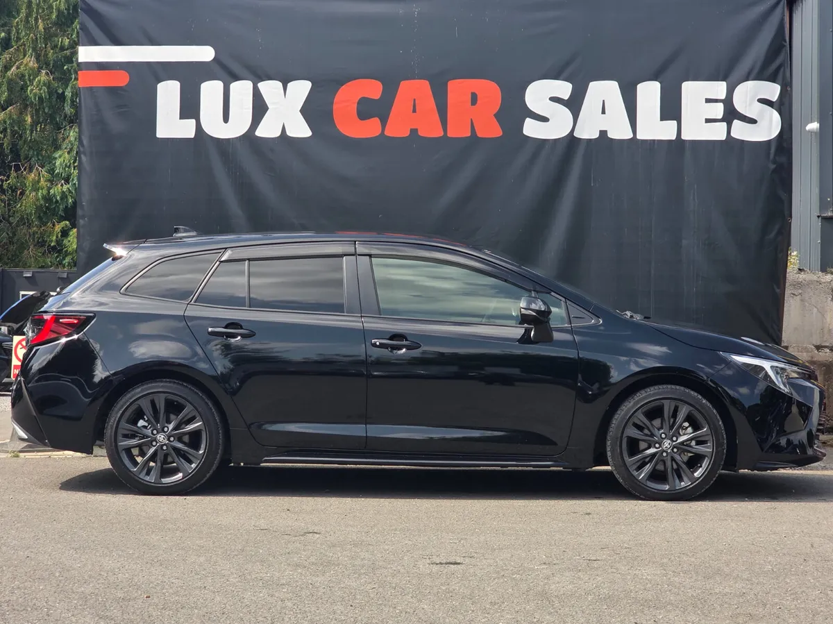 2022 Toyota Corolla Touring 1.8 VVT-i HYBRID AUTO - Image 2