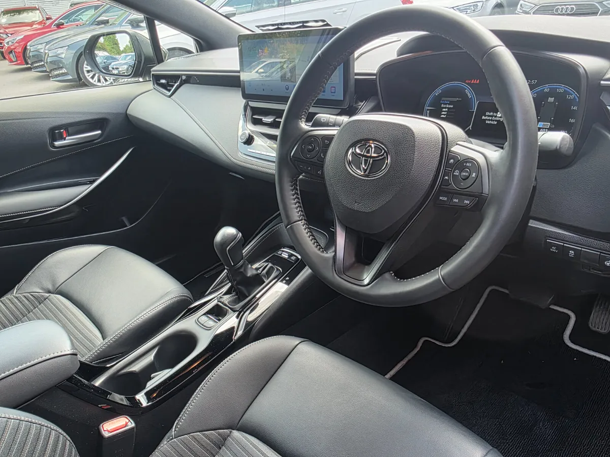 2022 Toyota Corolla Touring 1.8 VVT-i HYBRID AUTO - Image 4