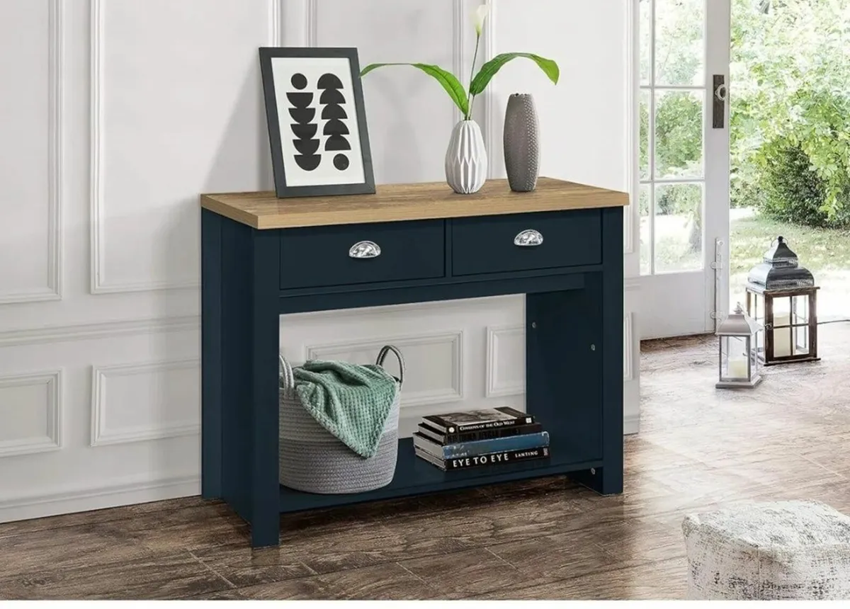 Table (read ad) - Image 1
