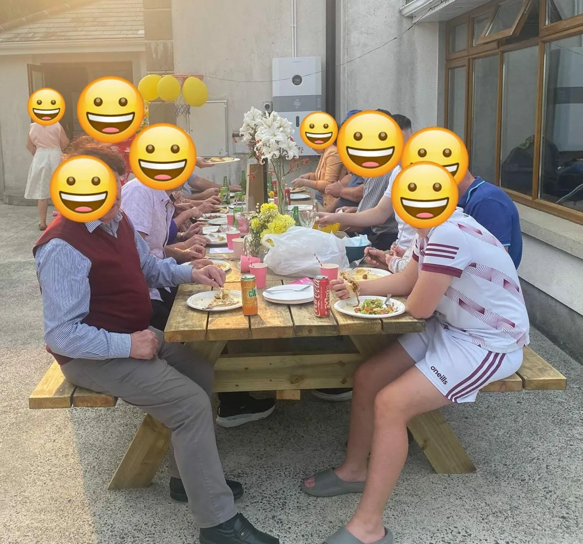 Picnic bench - Image 1