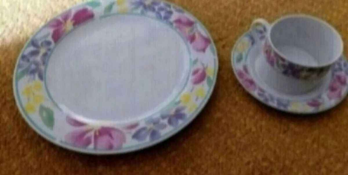 Dinner  X  4  PIECE SET - Image 3
