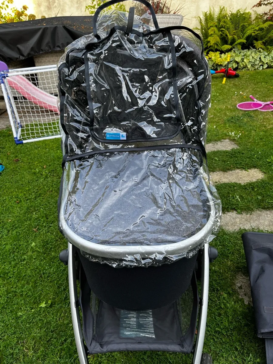 Uppababy Vista V1 travel system - Image 3