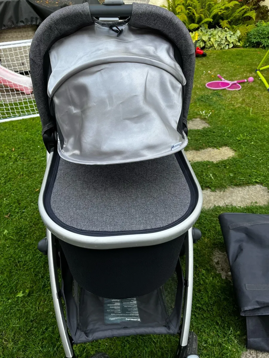 Uppababy Vista V1 travel system - Image 1