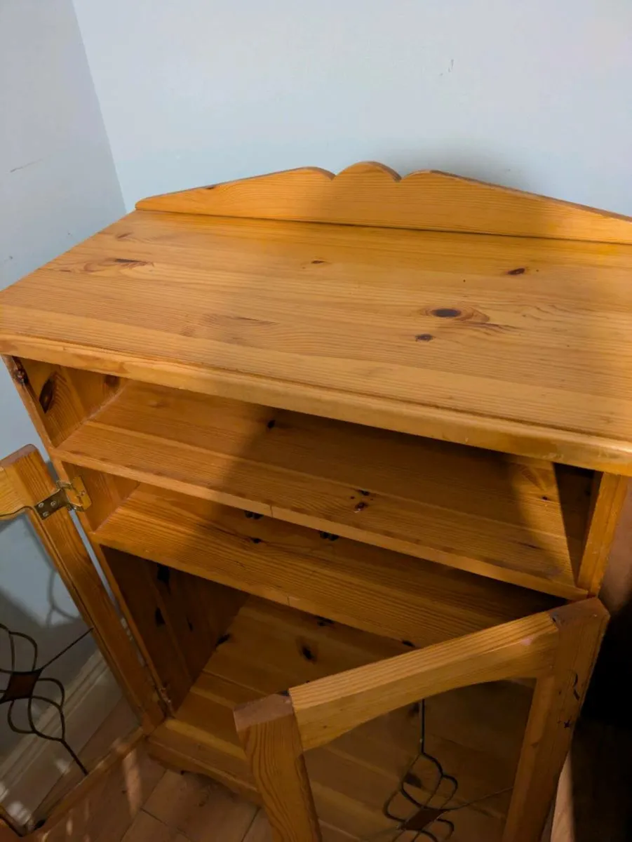 Cabinet - Image 1