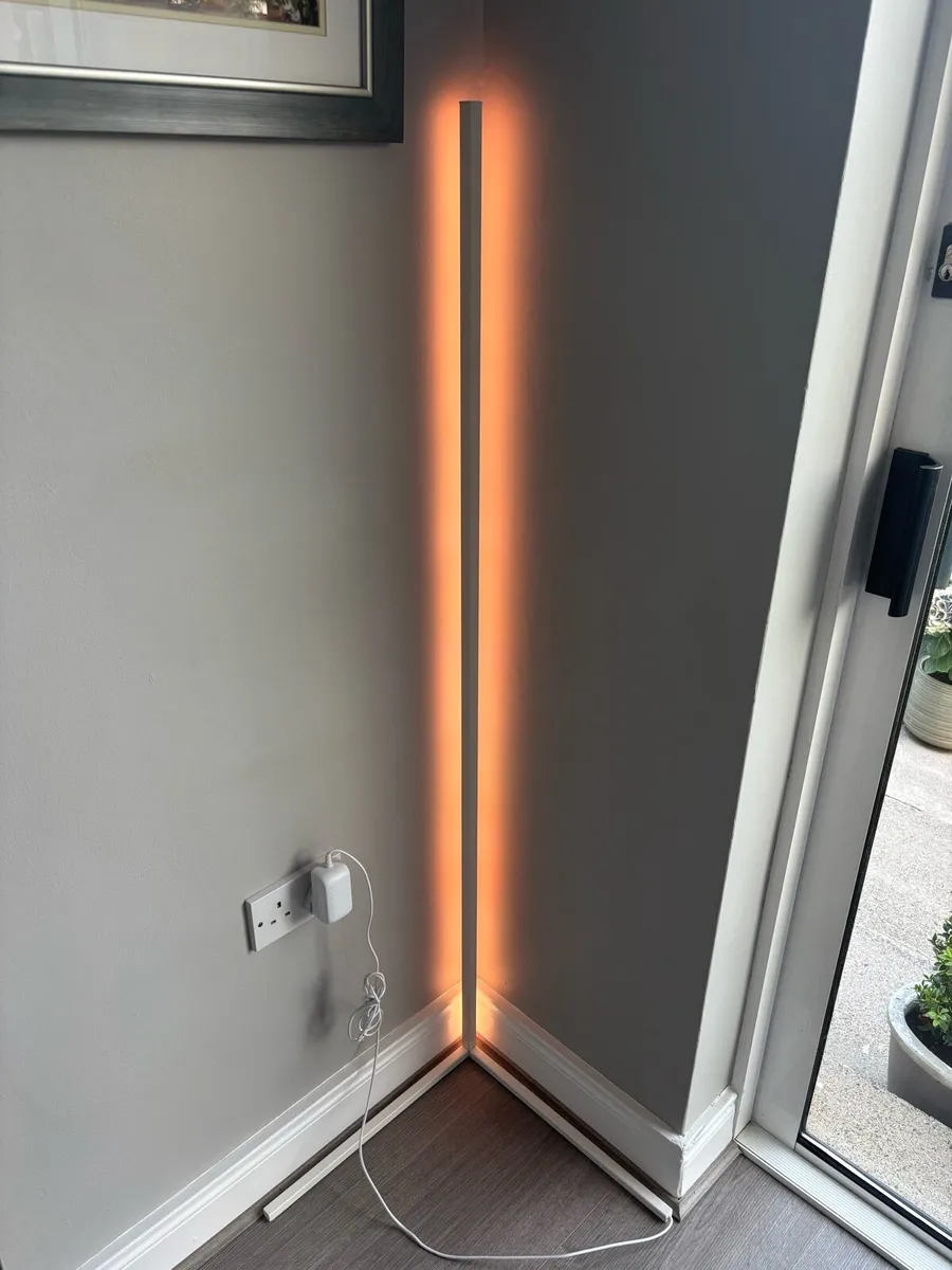 LED Floor Light - Remote Control - Image 1