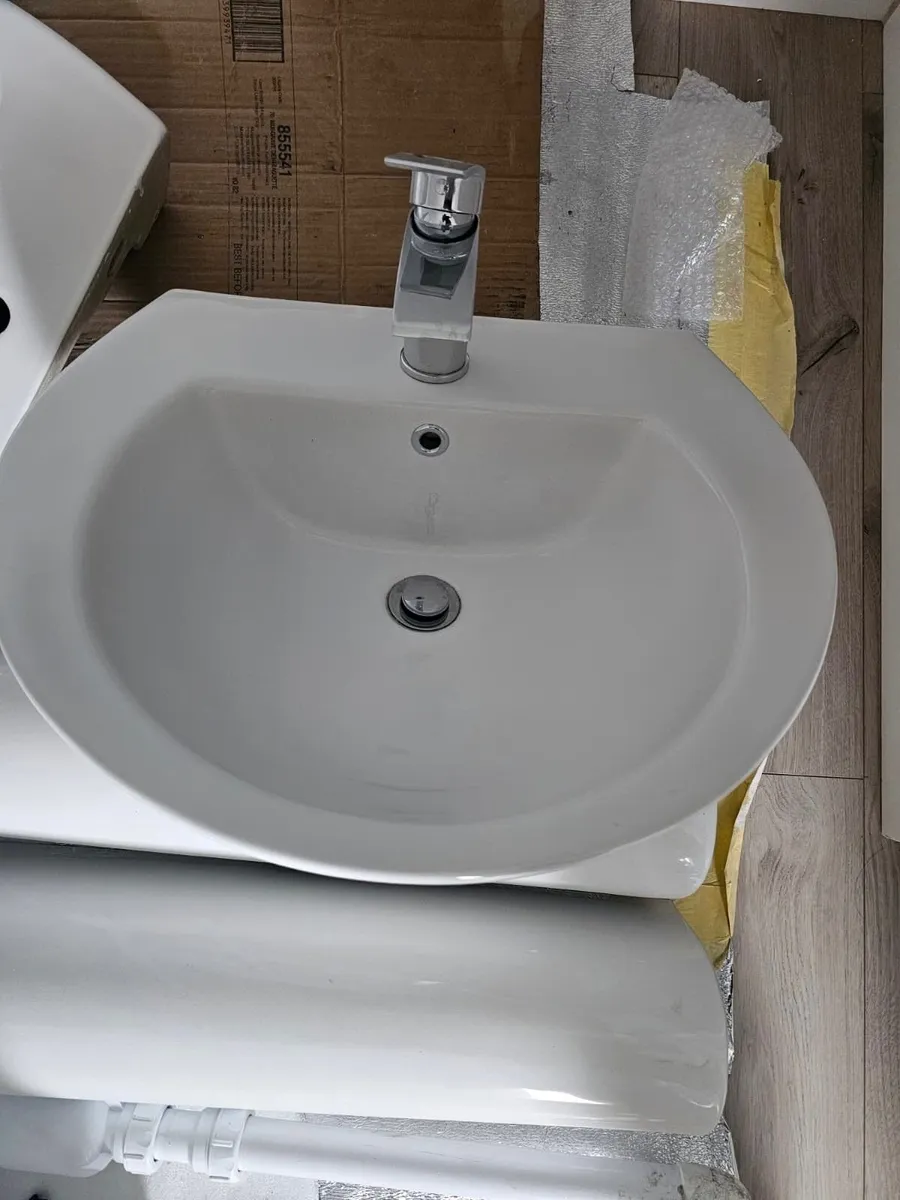 Sink and Taps - Image 3