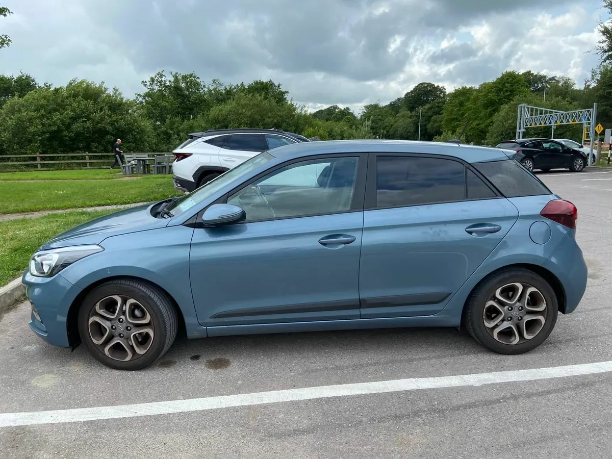 CAR - Image 1