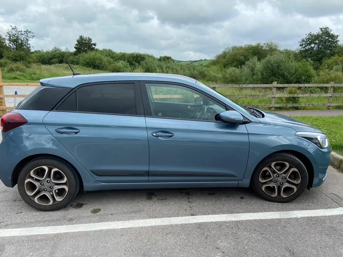 CAR - Image 2