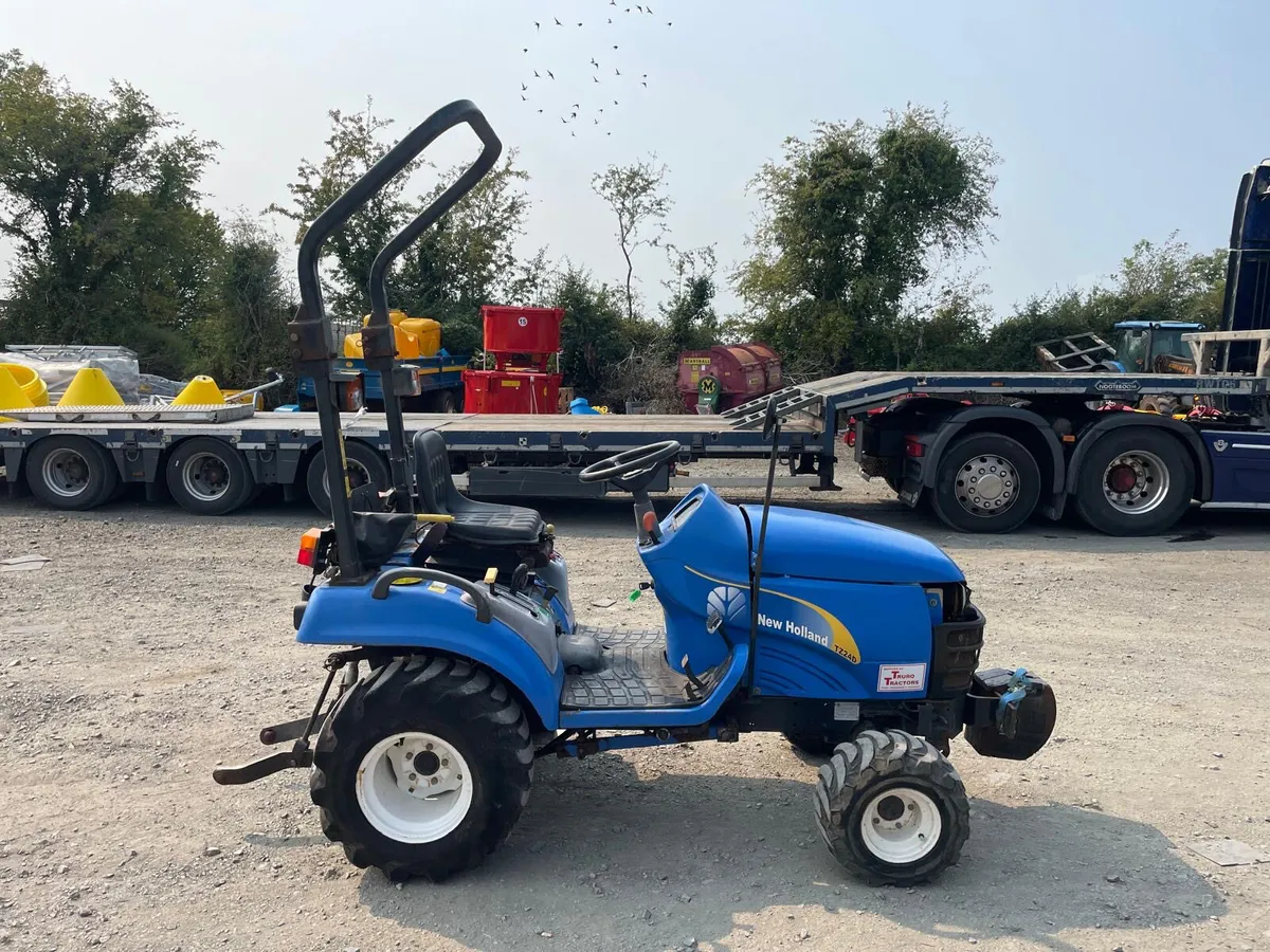 2011 New Holland TZ24D Compact Tractor - Image 2