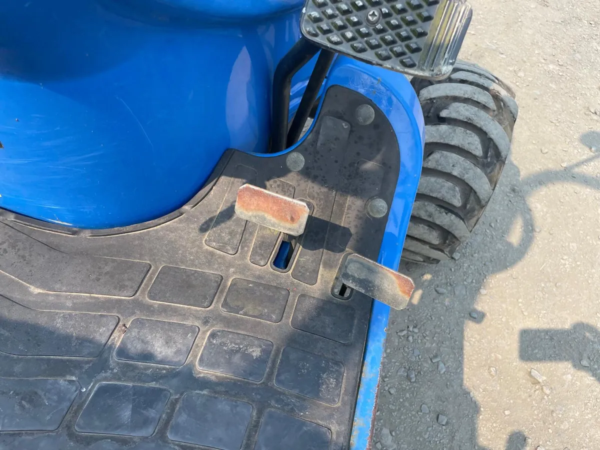 2011 New Holland TZ24D Compact Tractor - Image 4