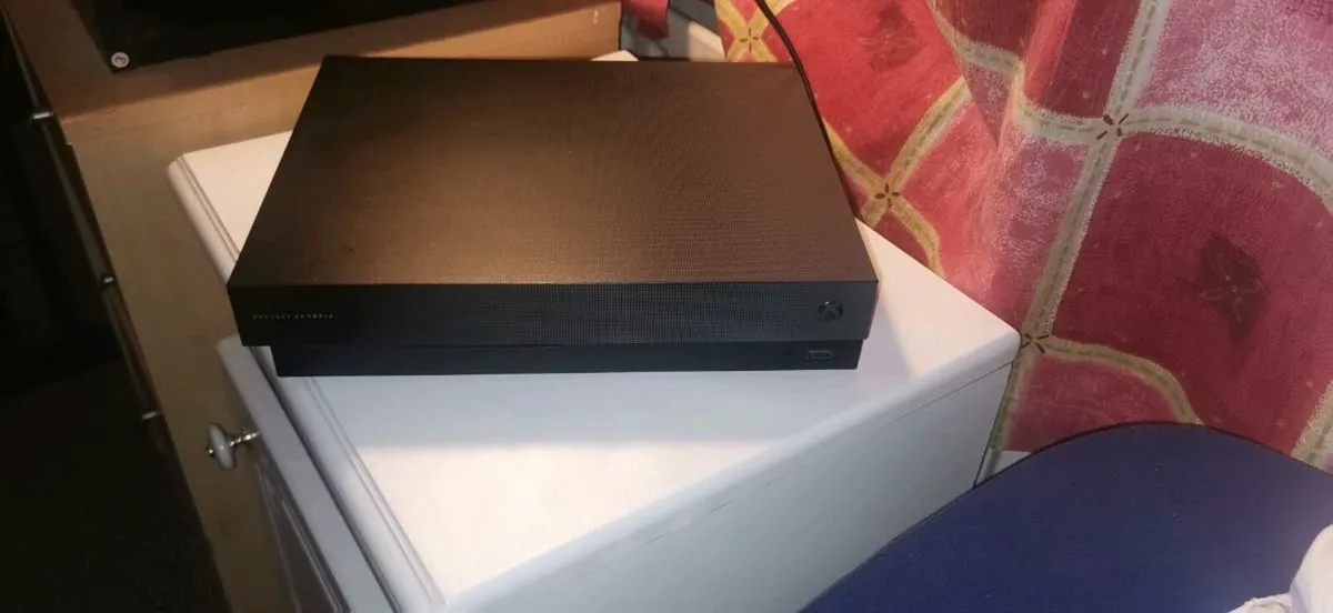 Xbox one x 1tb - Image 2