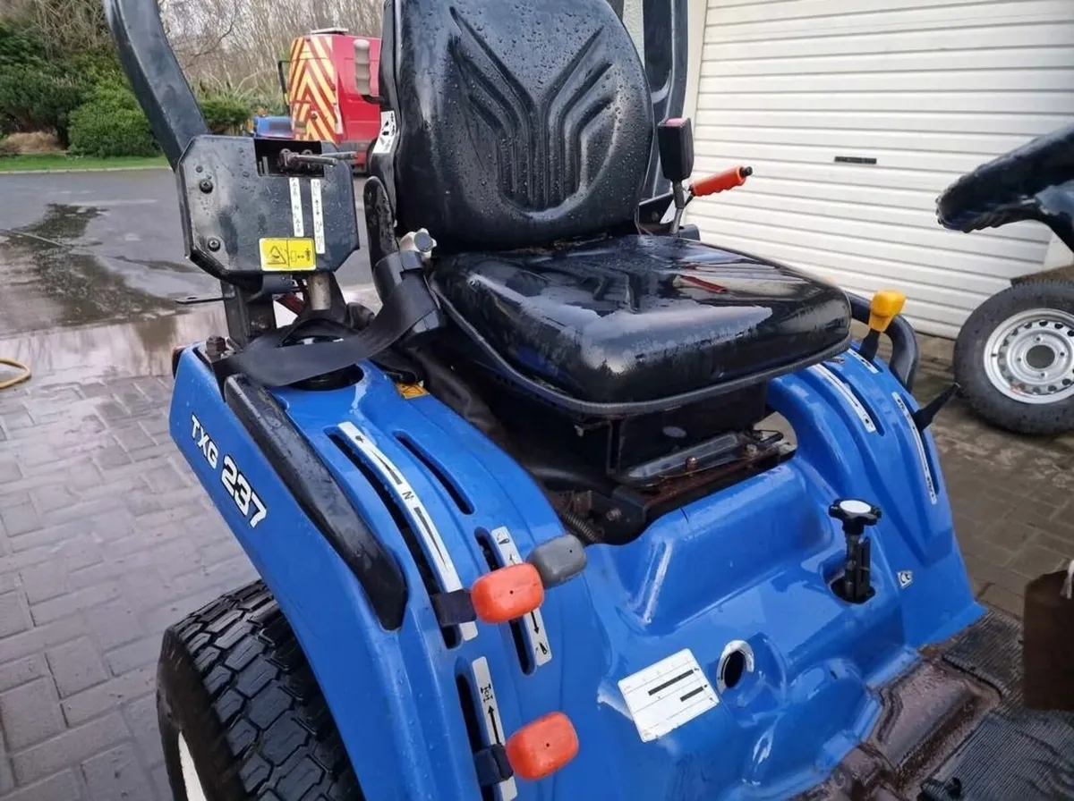 Iseki Compact Tractor ride on mower lawnmower - Image 2