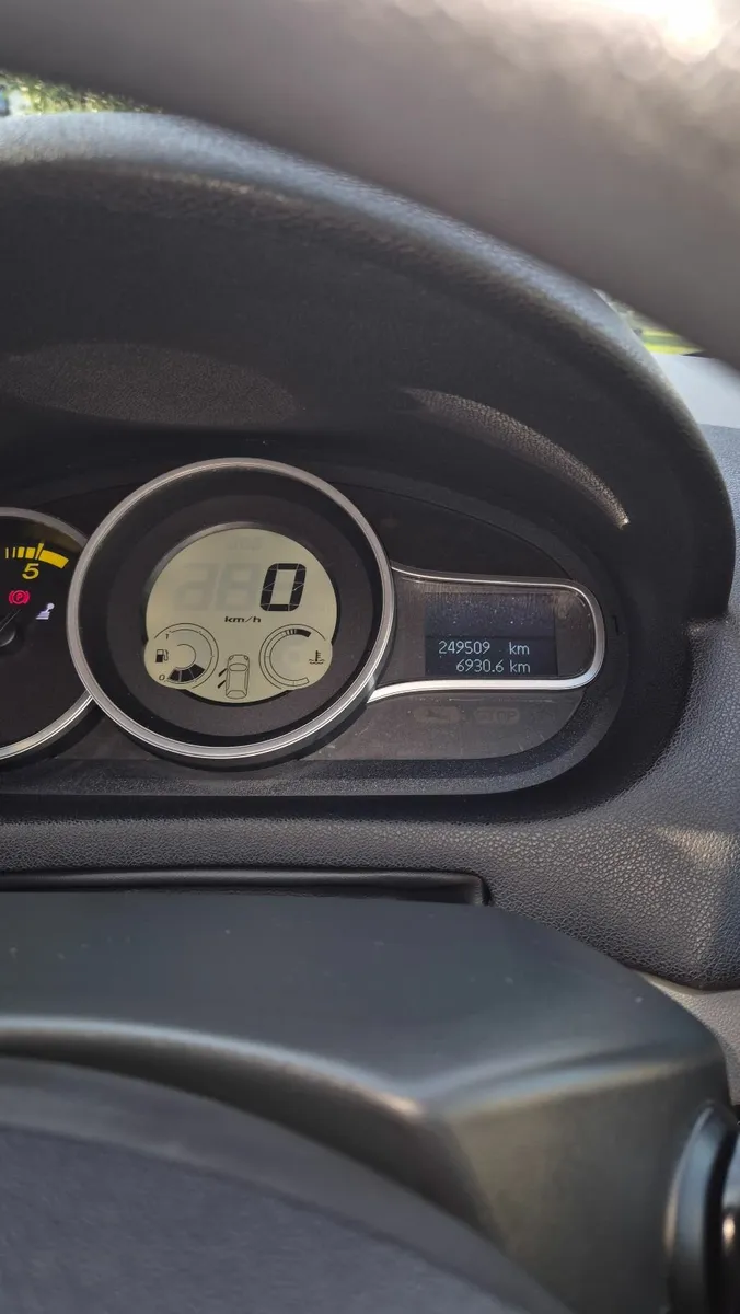 Renault Megane 2012 - Image 2