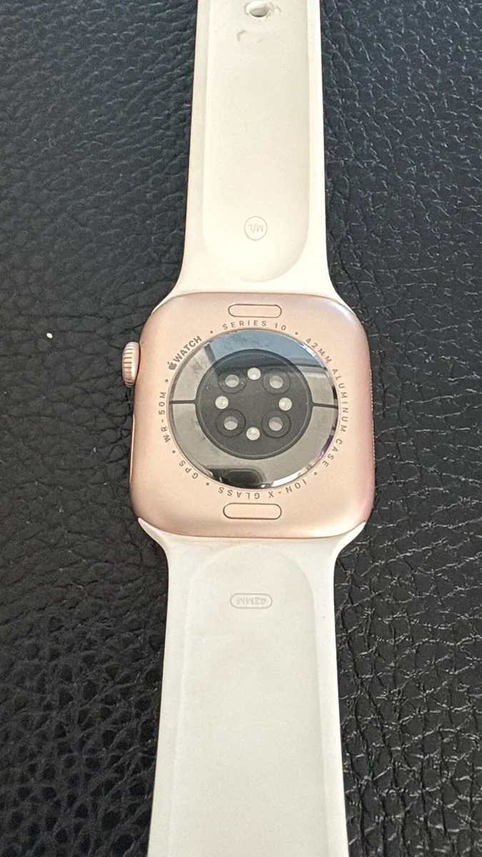 Apple Series 10 GPS watch - 4 weeks old - Image 2