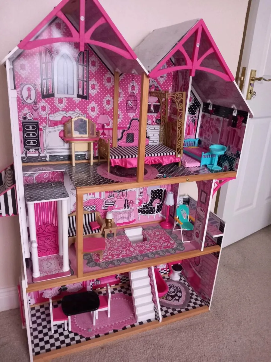 Dolls house - Image 1