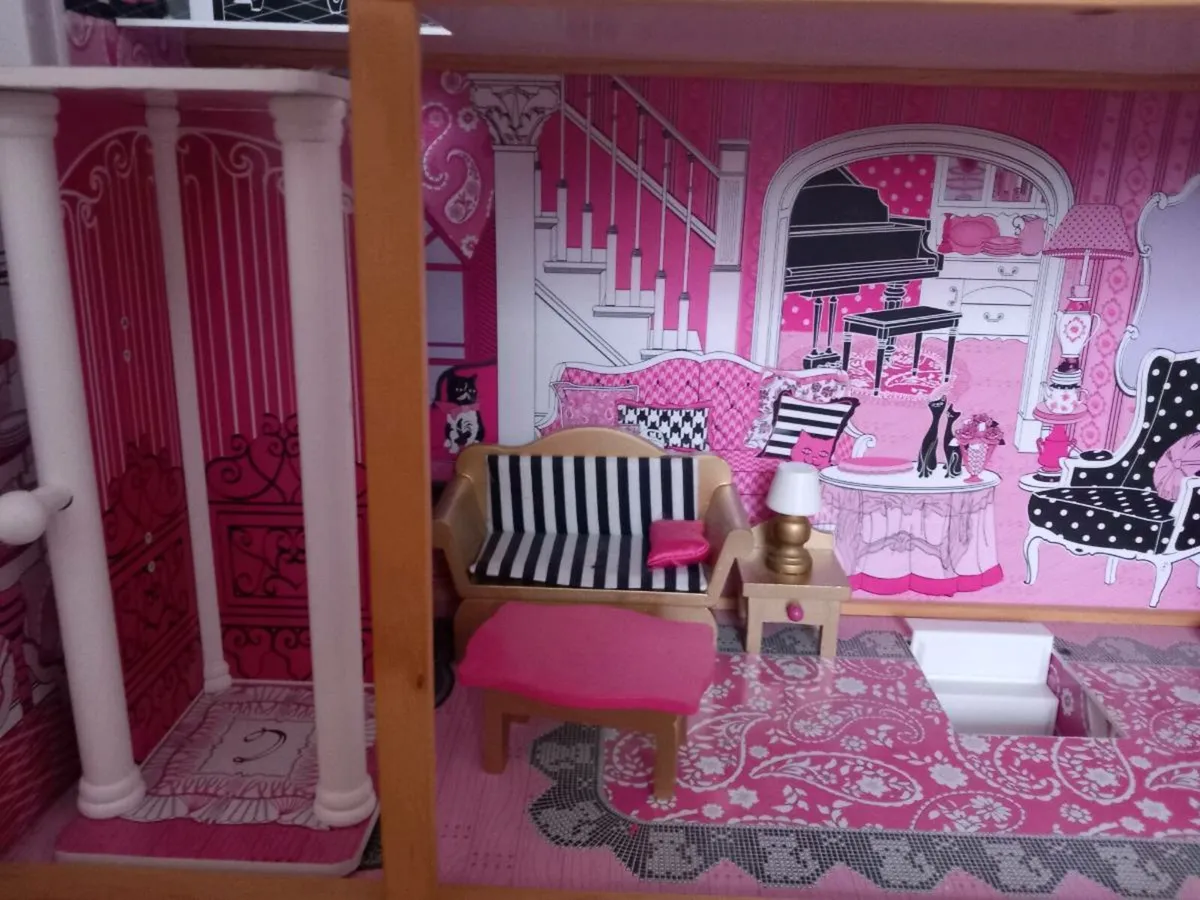 Dolls house - Image 3