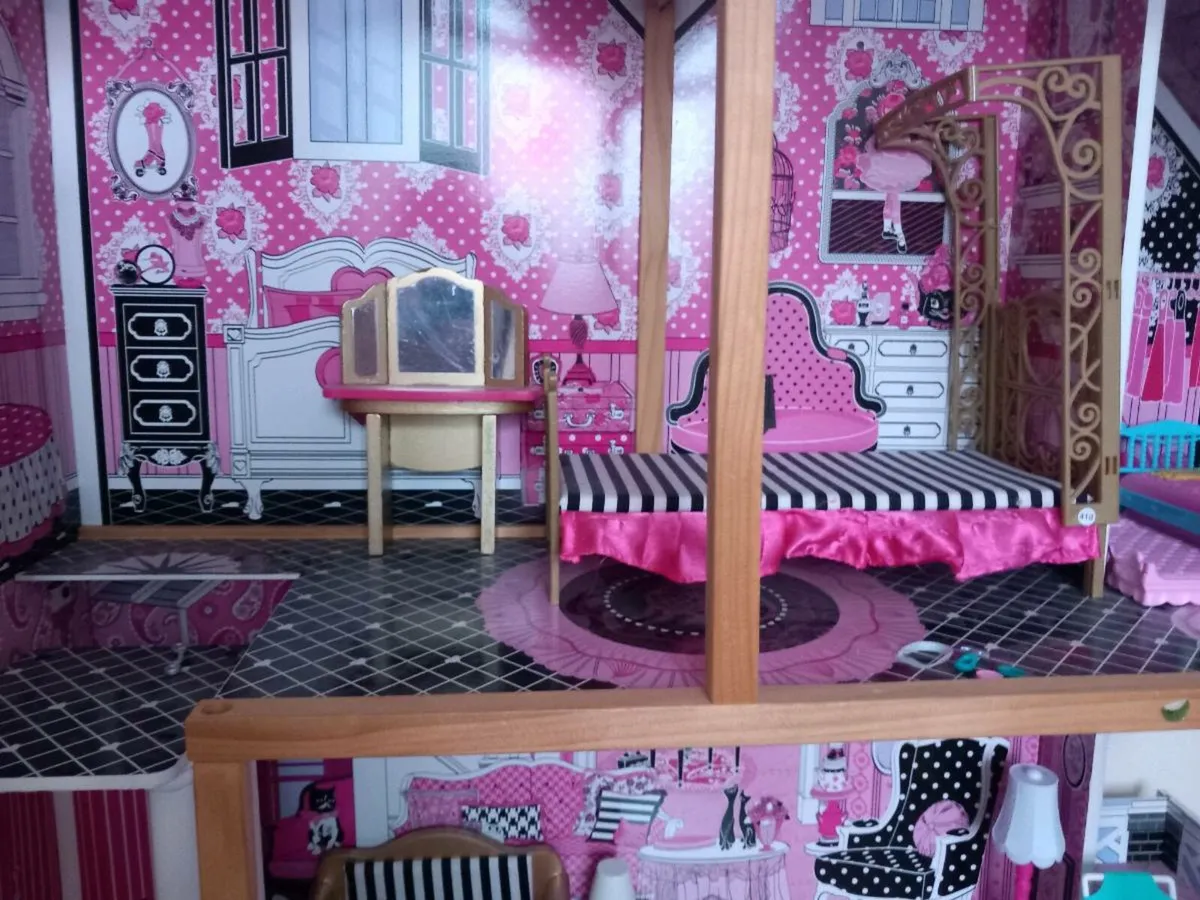 Dolls house - Image 4