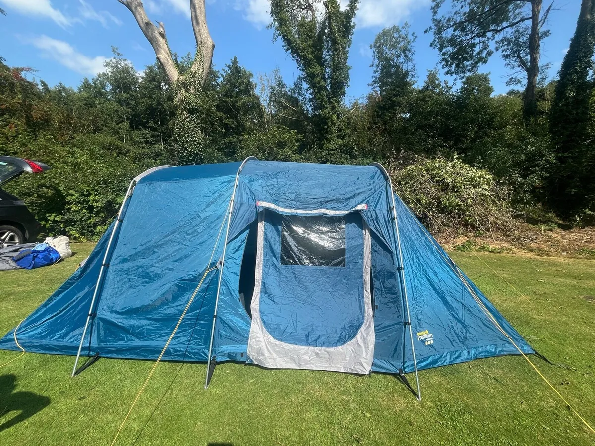 Regatta adventure 6 man tent plus accessories - Image 1