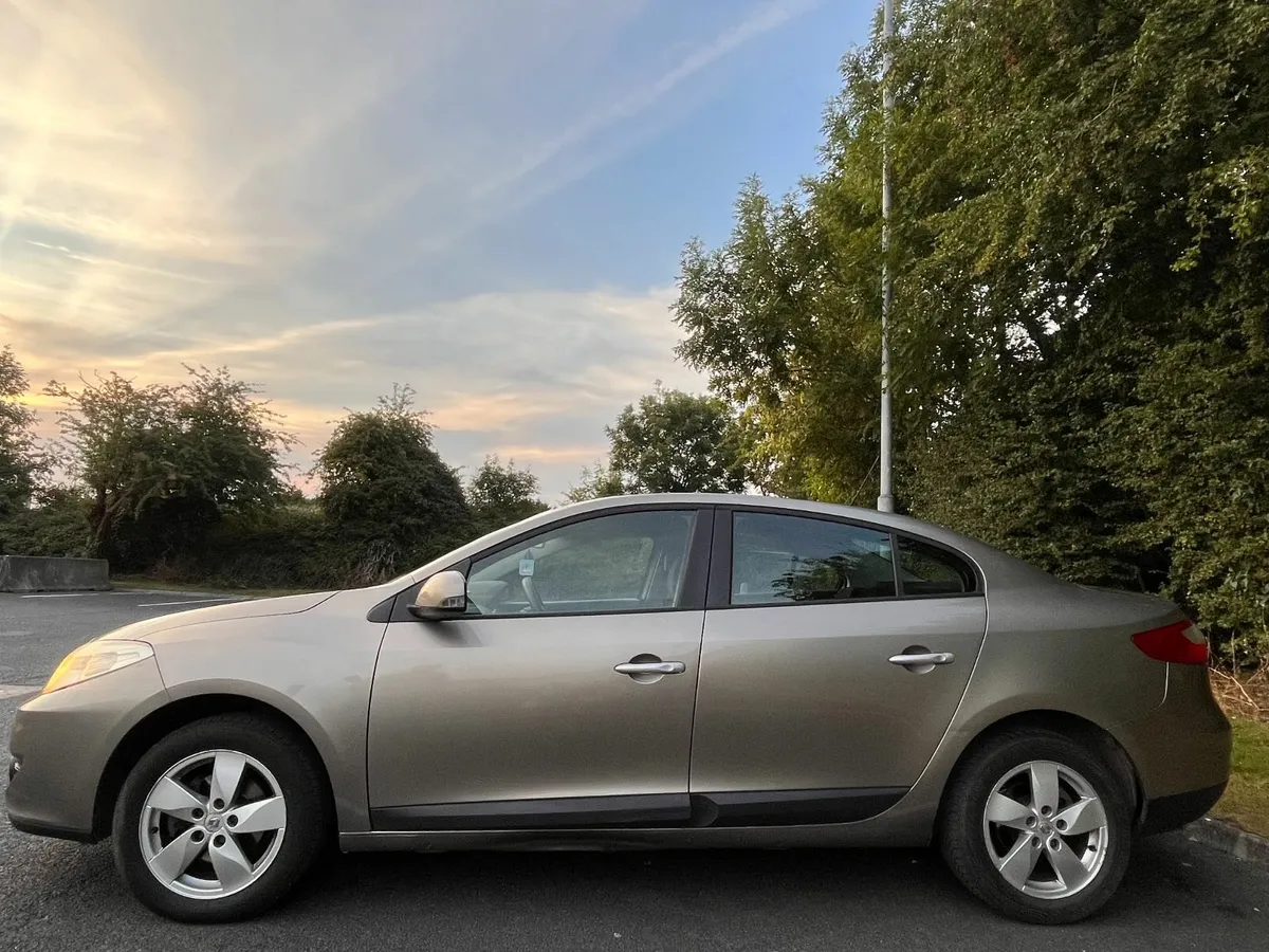 Renault Fluence 2011 - Image 4