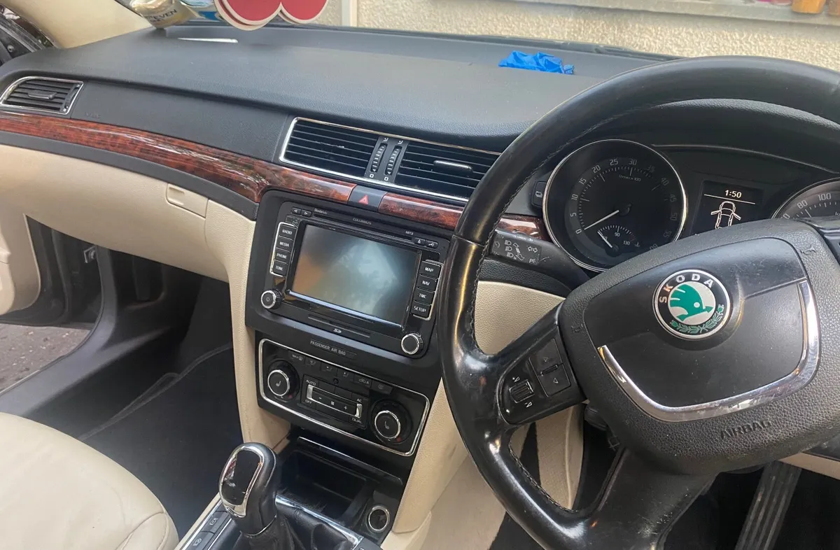 Skoda Superb 2011 - Image 1