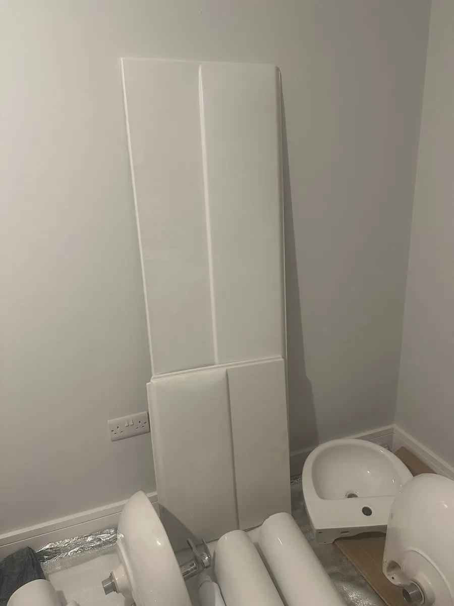 Bathtub Tap with Shower Rail & Side Panels - Image 2