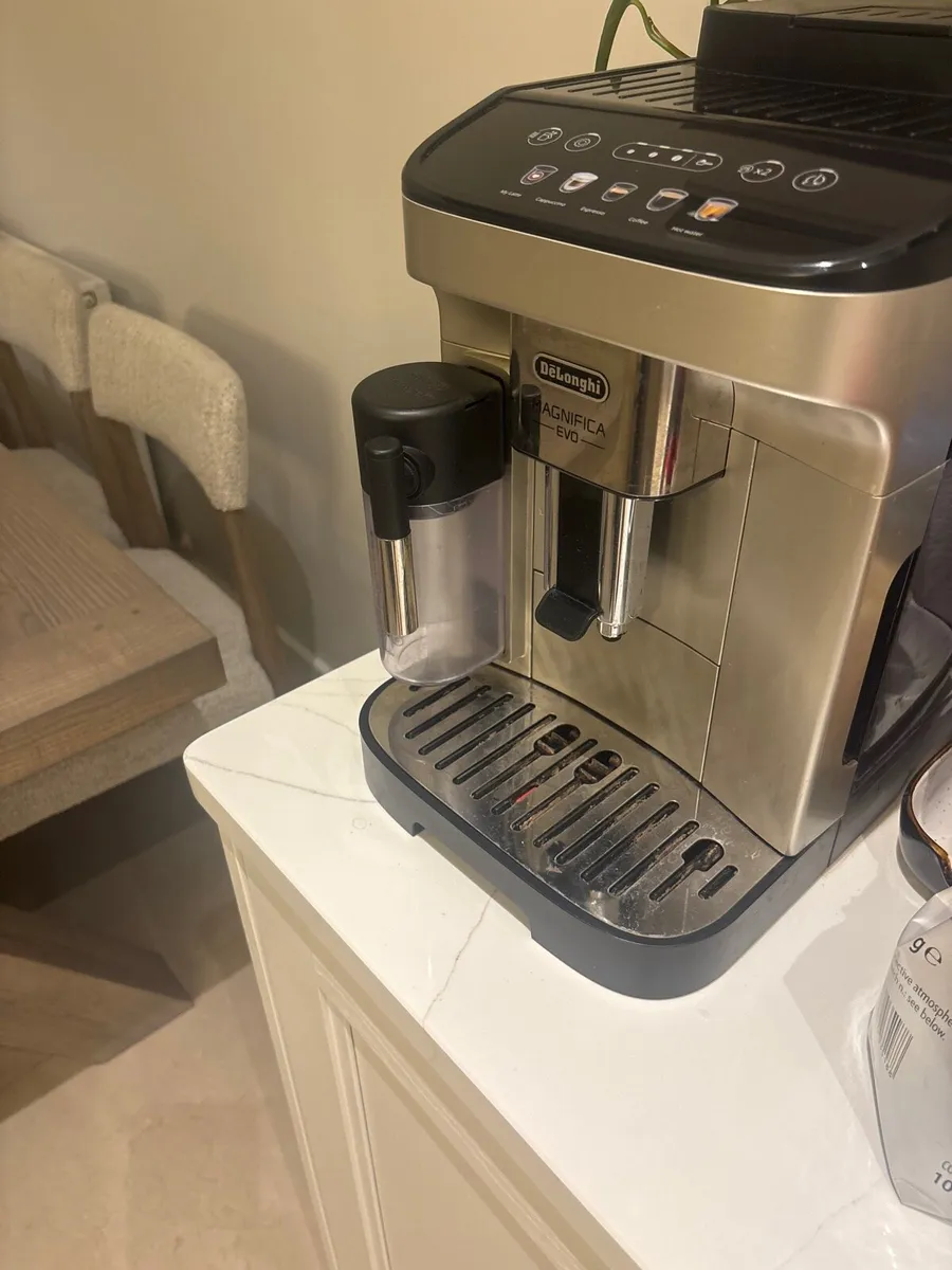 De’Longhi Magnifica Evo Coffee Machine - Image 4