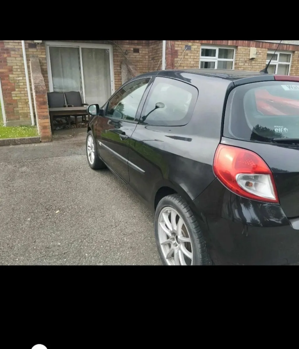 Renault Clio 2010 - Image 1