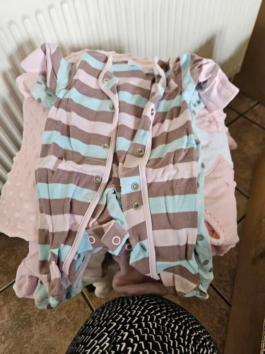 Big box of baby clothes - Image 3