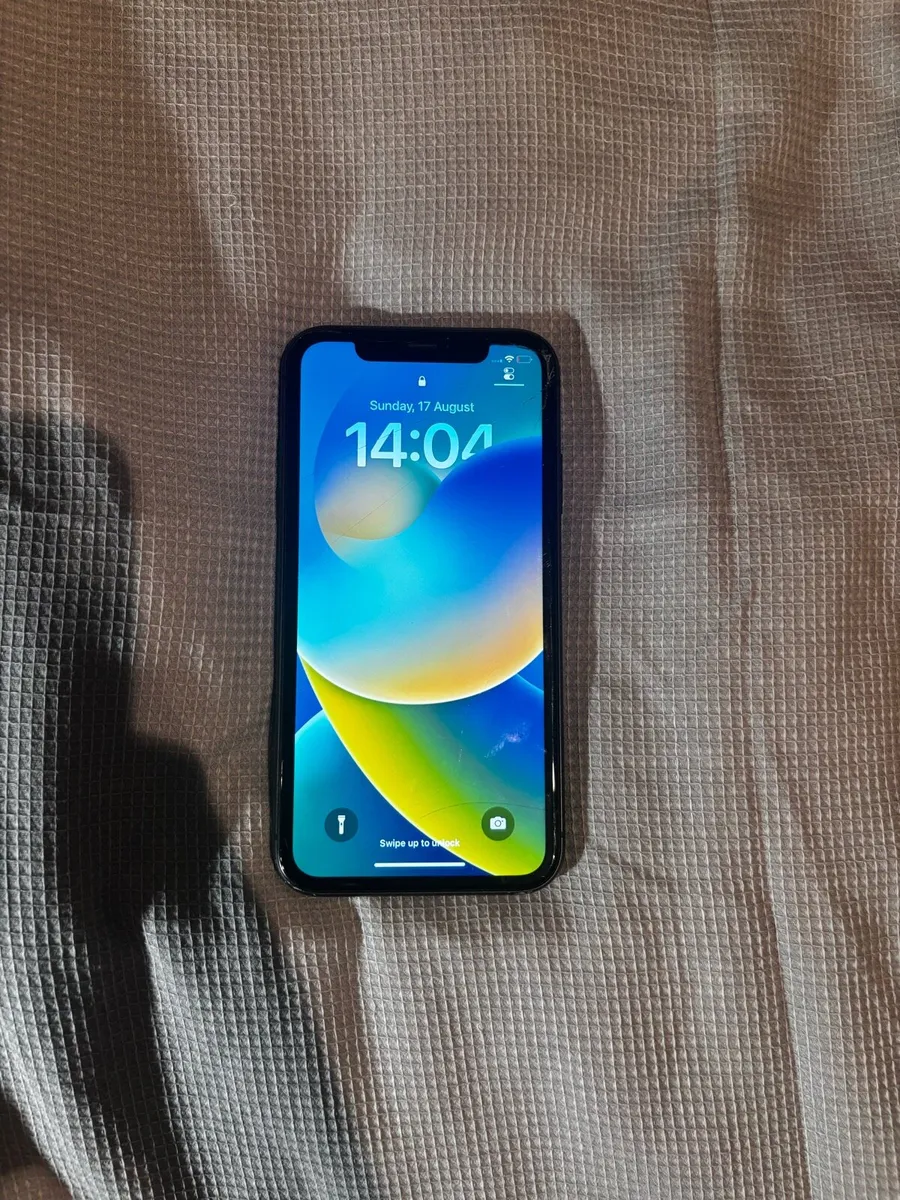 iPhone 11 - Image 1