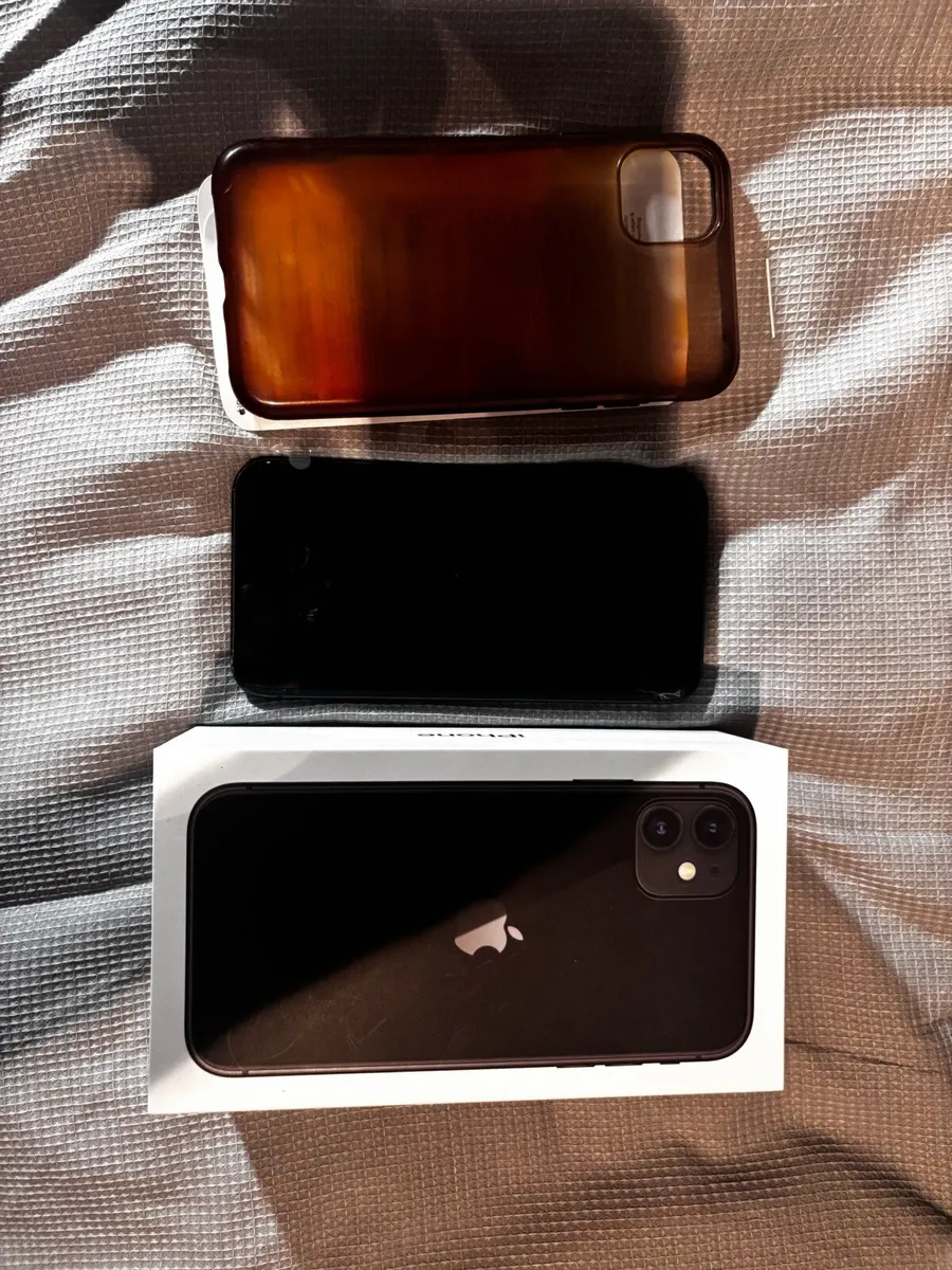 iPhone 11 - Image 2