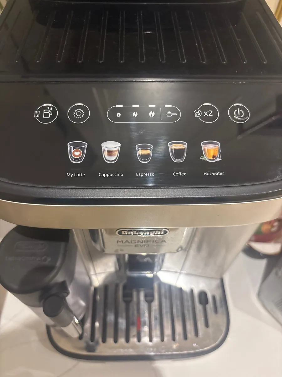 De’Longhi Magnifica Evo Coffee Machine - Image 2