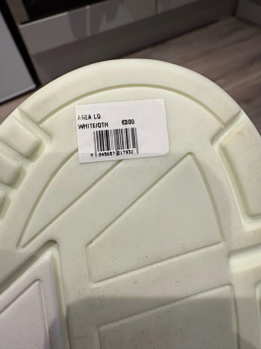 Axel Sneakers Brand New - Image 4