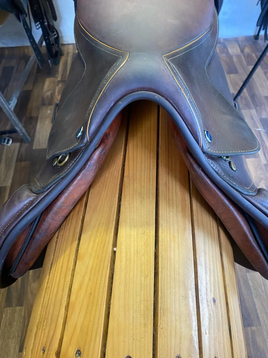 17” Dever brown Leather jump saddle - Image 3