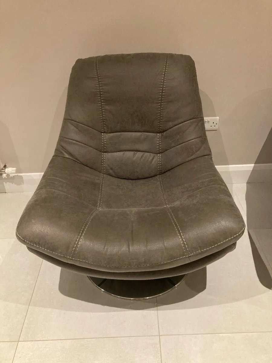 Grey swivel Chair - chrome base - Image 1