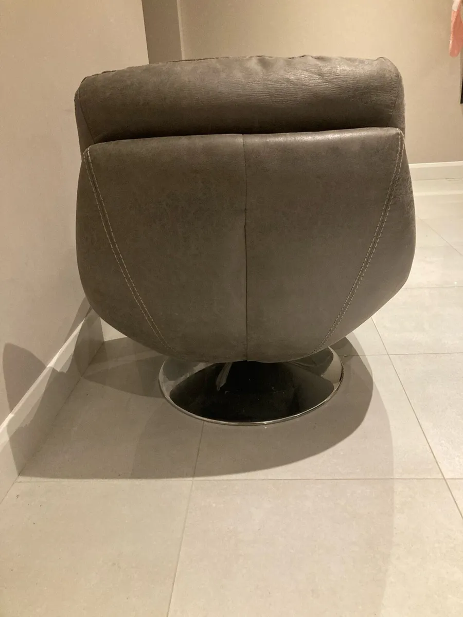 Grey swivel Chair - chrome base - Image 3